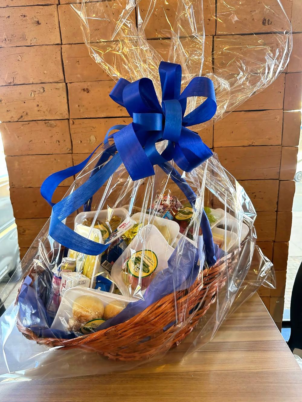 Cesta de café da manhã Stravaganza pronta para presentear